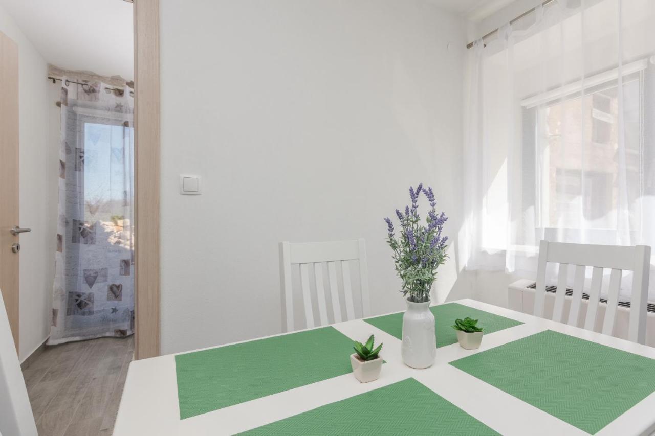 Apartmani Mustaca Dvori Privlaka  Exterior foto